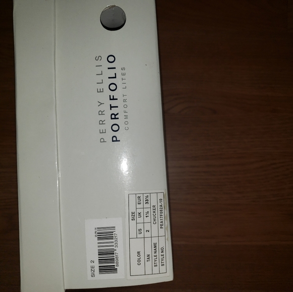 SOLD - Boys Perry Ellis Sneakers - Picture 5 of 5